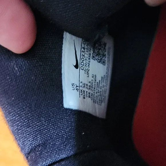 Boy's 4 Kyrie Nike Basketball Sneakers, EUC