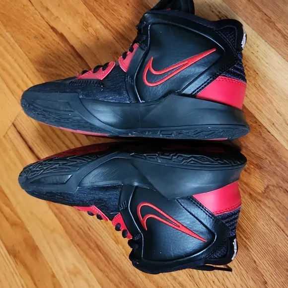 Boy's 4 Kyrie Nike Basketball Sneakers, EUC