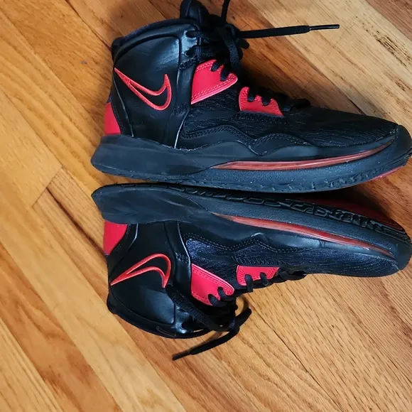 Boy's 4 Kyrie Nike Basketball Sneakers, EUC