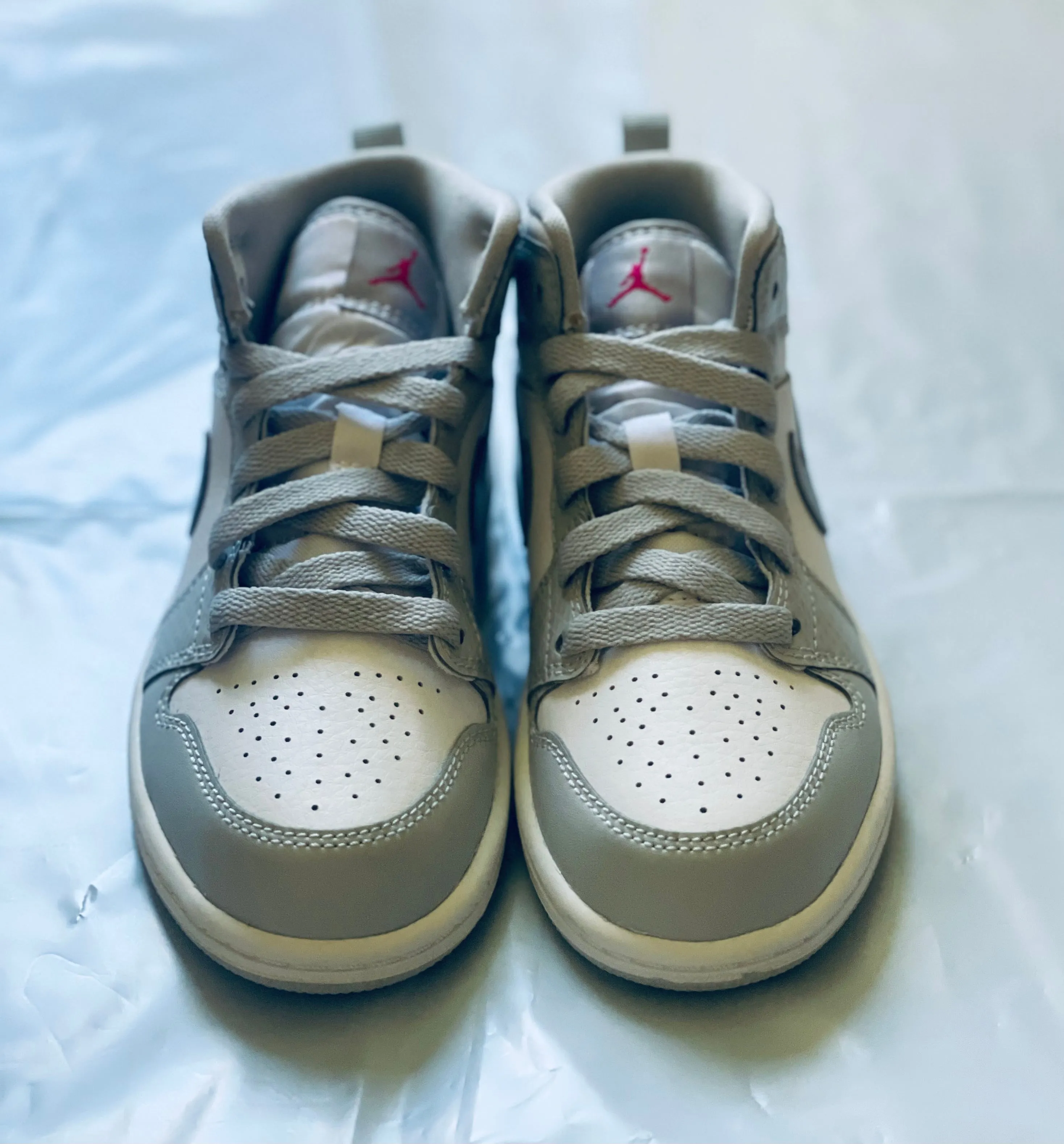 Jordan 1 Mid Kids grey fog/deadly pink