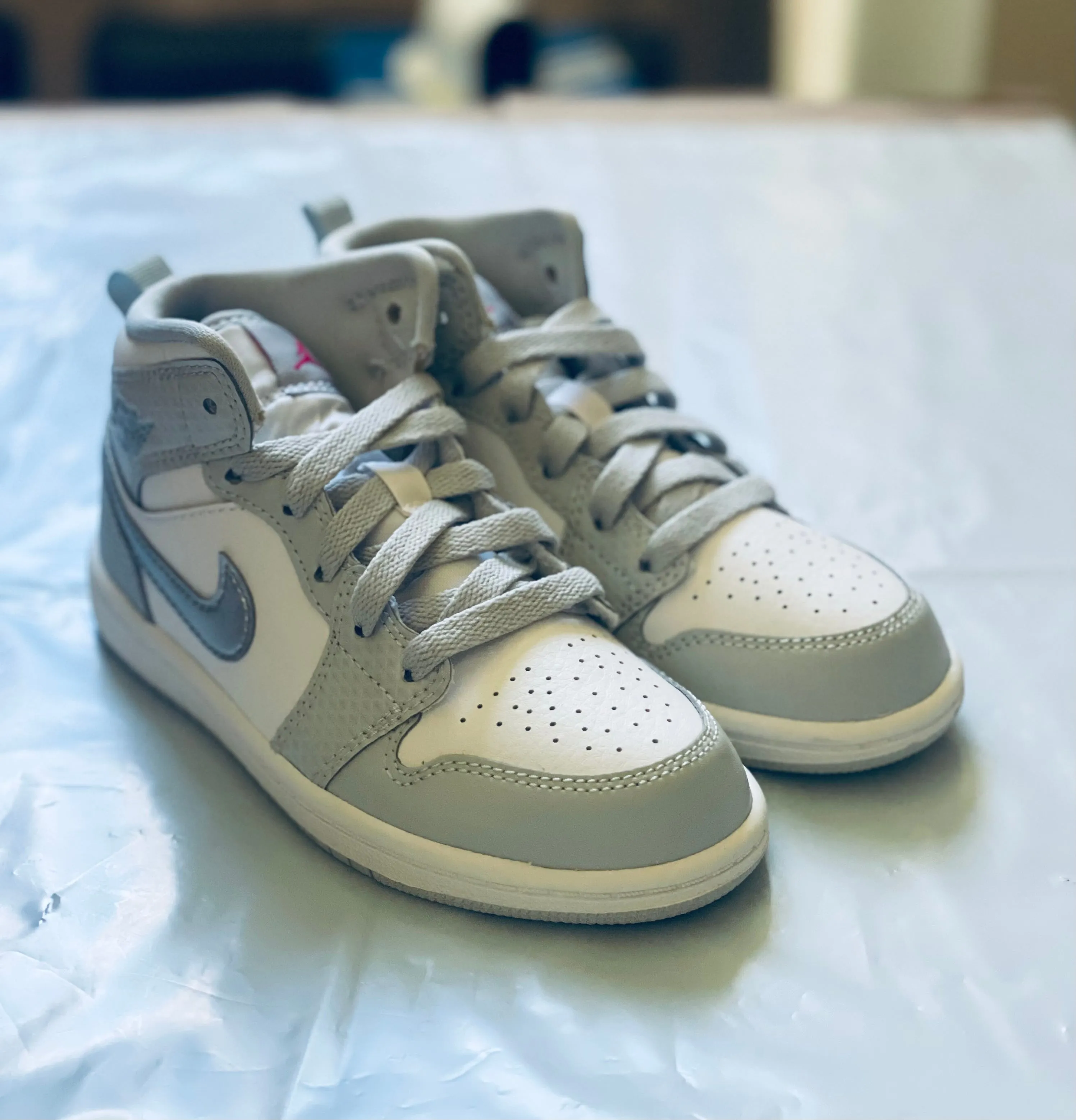 Jordan 1 Mid Kids grey fog/deadly pink