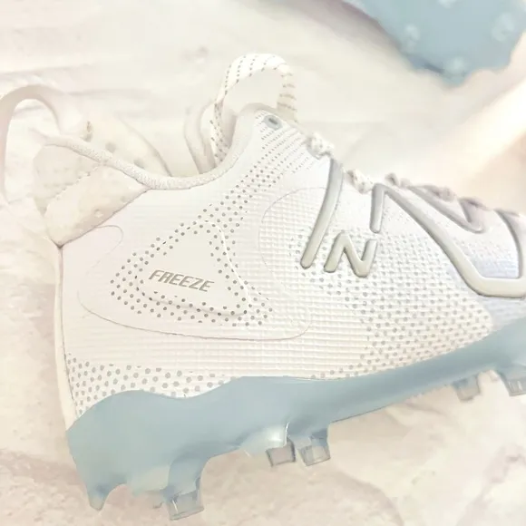 New Balance FreezeLX V4 Lacrosse Cleats women’s size 6 men’s size 4 1/2 BNIB