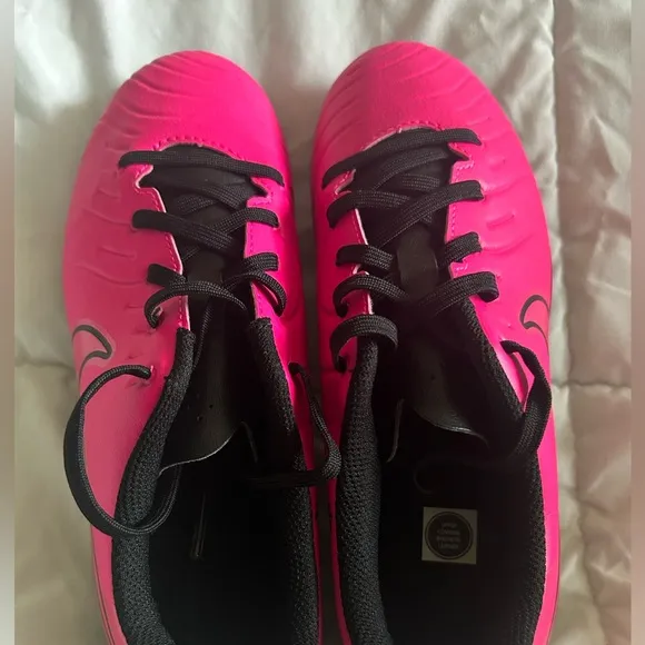 Nike Jr. legend 10 club soccer cleats size 4Y
