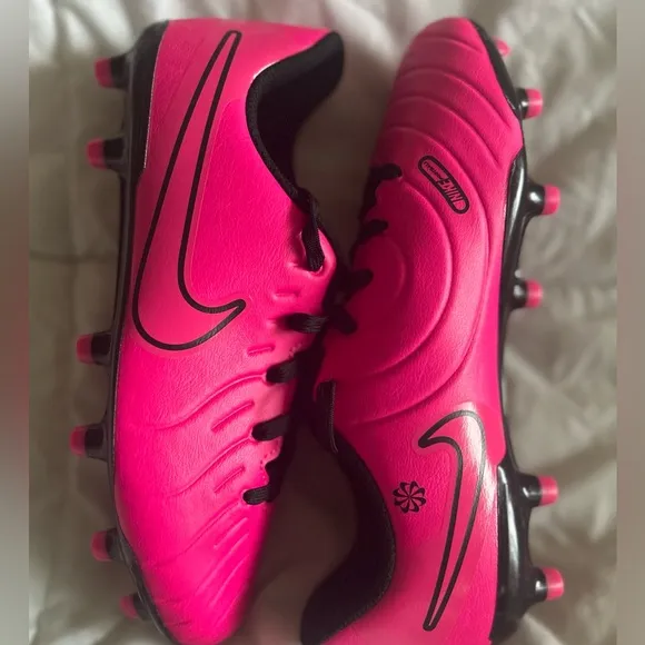 Nike Jr. legend 10 club soccer cleats size 4Y