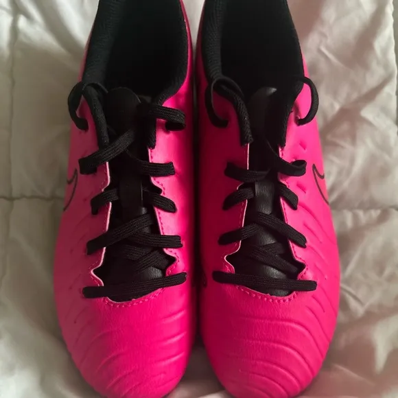 Nike Jr. legend 10 club soccer cleats size 4Y