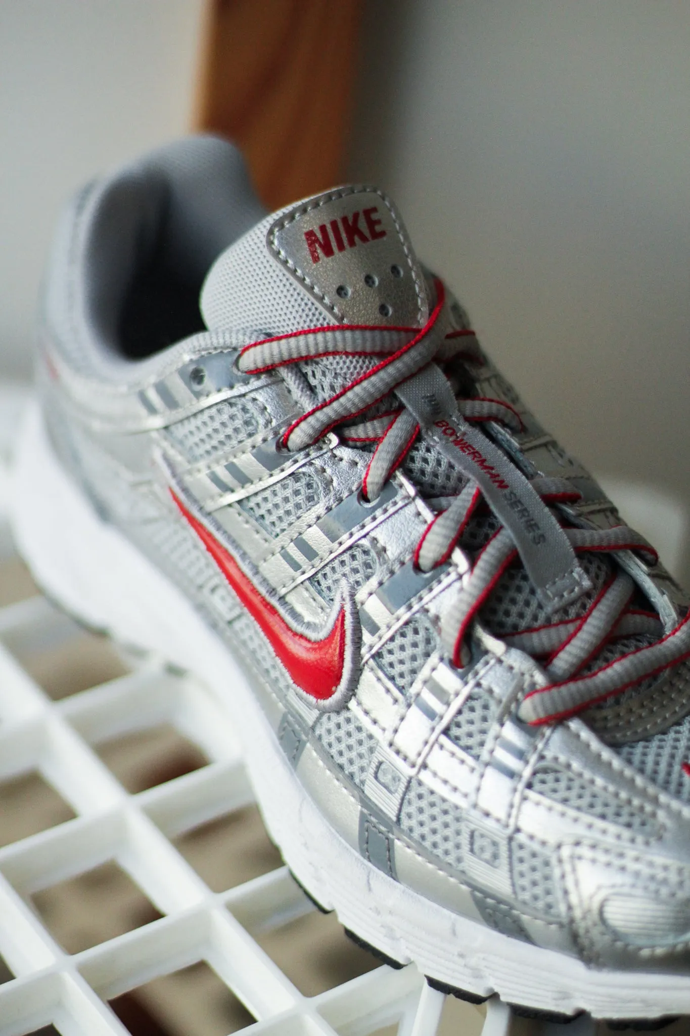NIKE P-6000 (GS) "METALLIC SILVER/GYM RED-FLT SILVER"