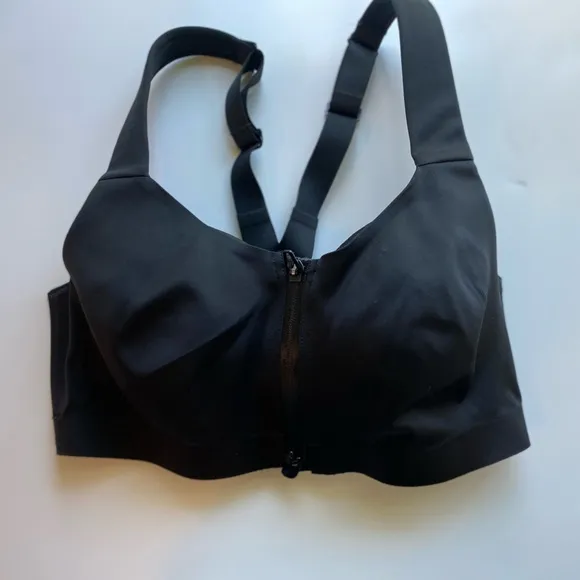 NWOT Victoria’s Secret Women’s Knockout Front-Close Sports Bra 32DD