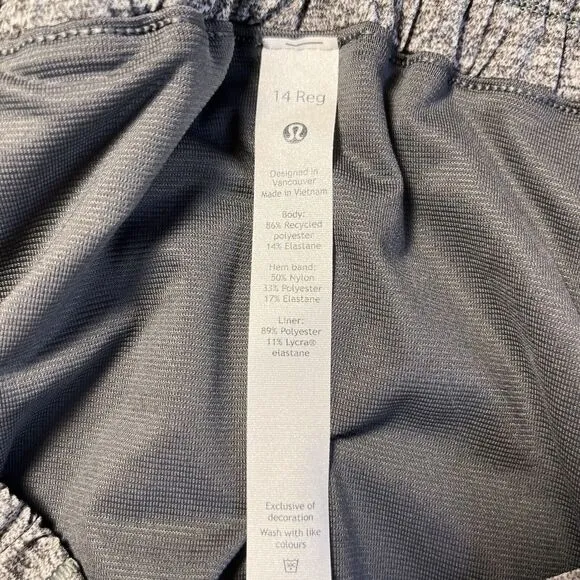 NWT LULULEMON Hotty Hot Low-Rise Lined Short 2.5&quot; Heathered Black Sz 14