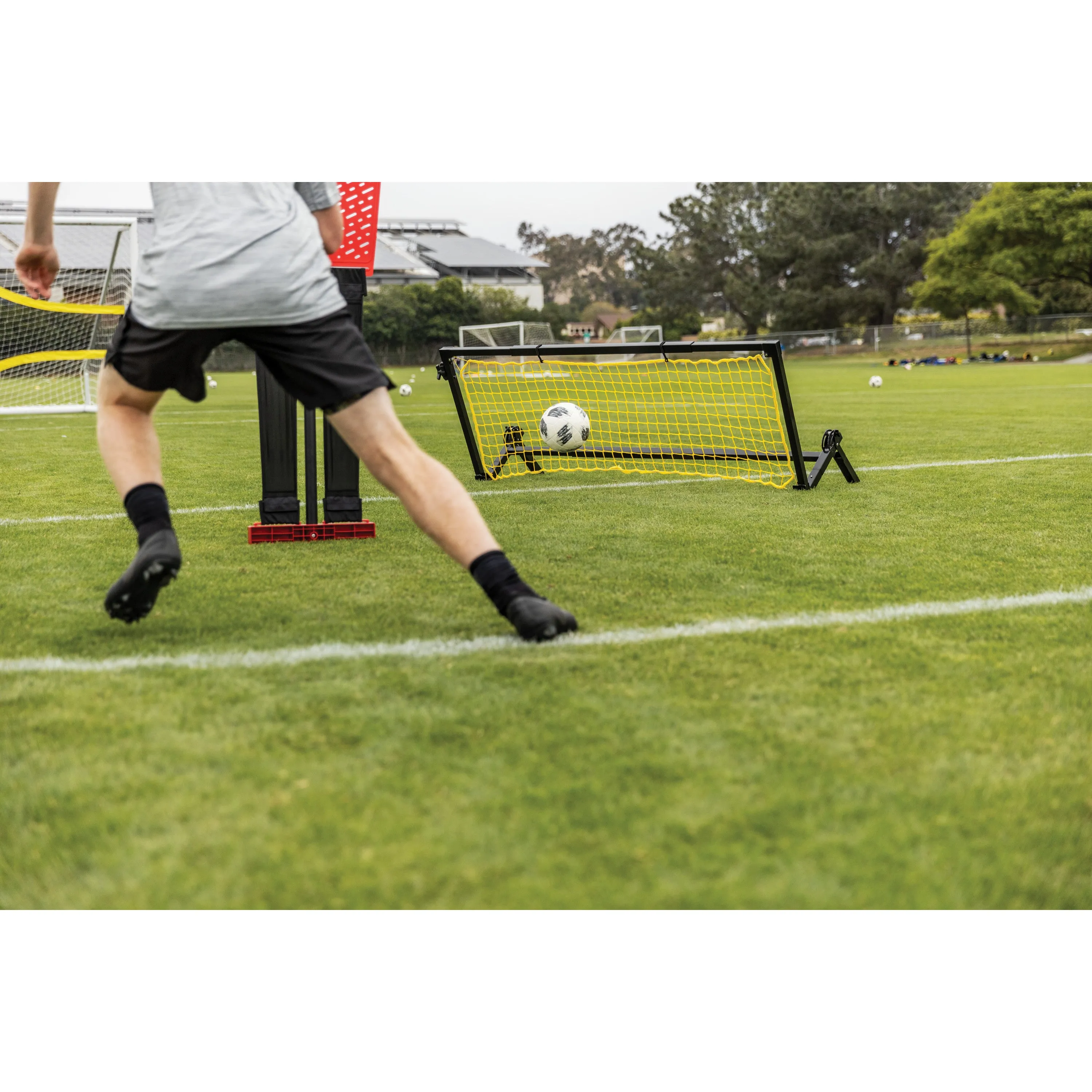 Soccer Trainer Pro - Give & Go Rebounder