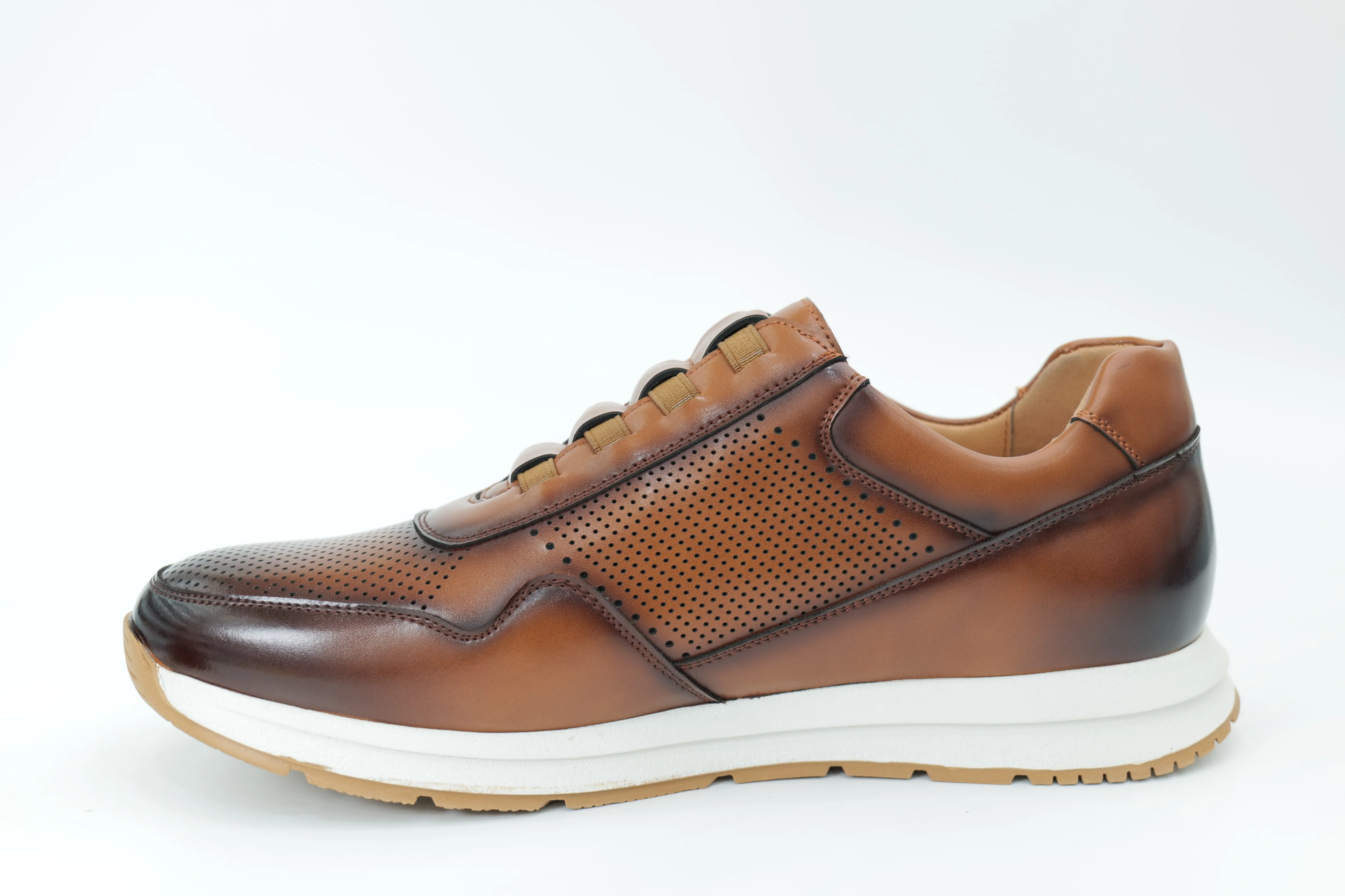 Sports shoes