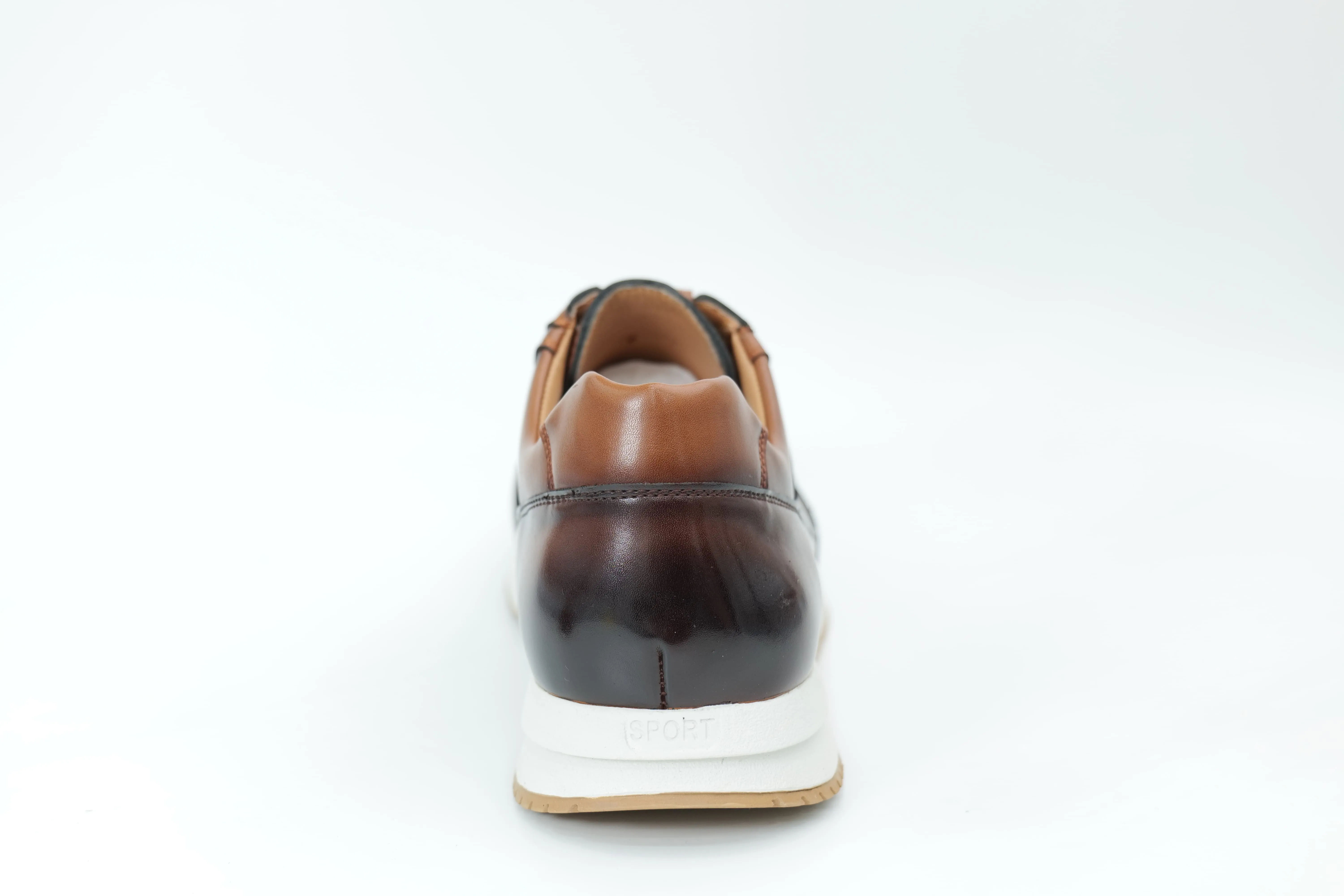 Sports shoes