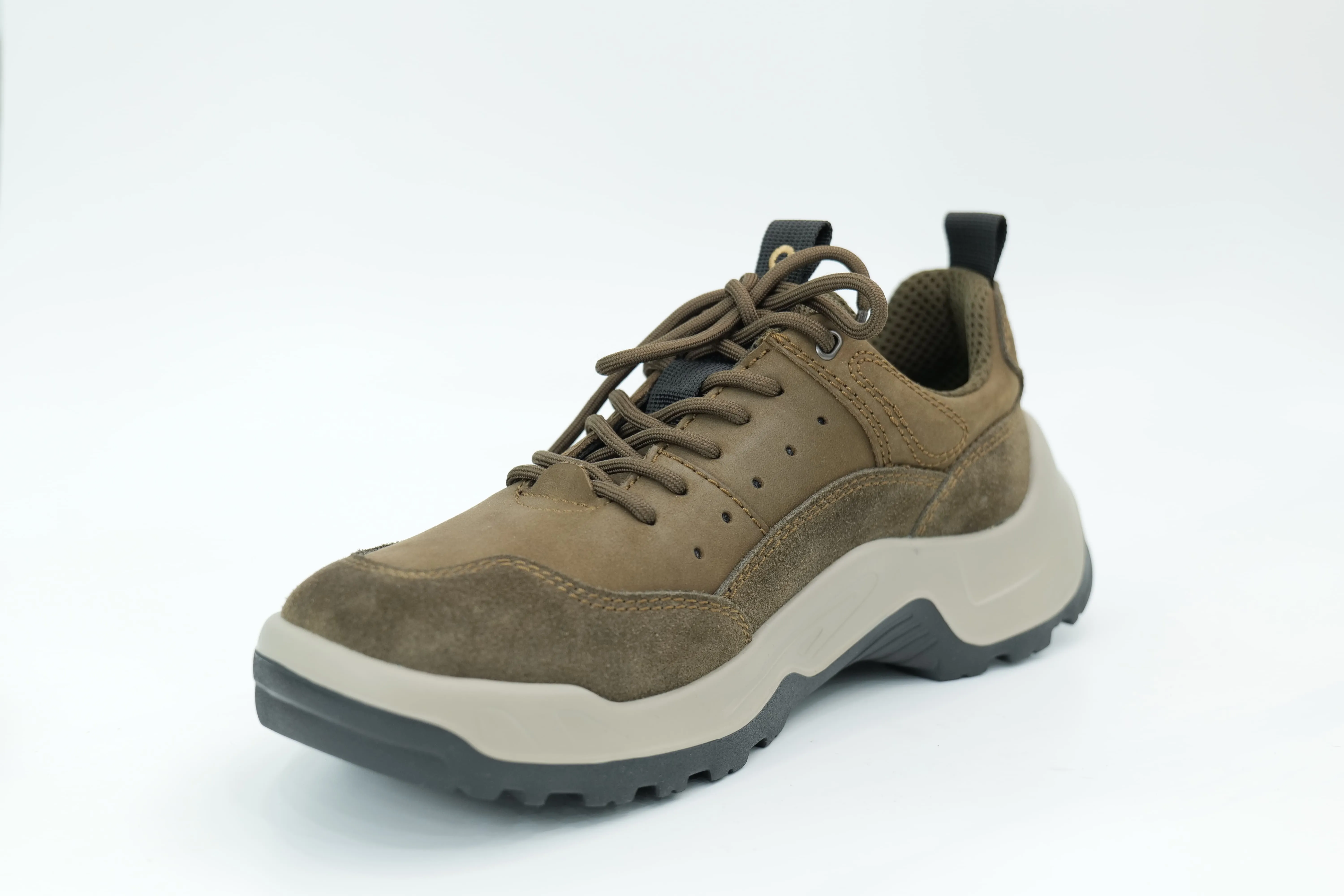 Sports shoes
