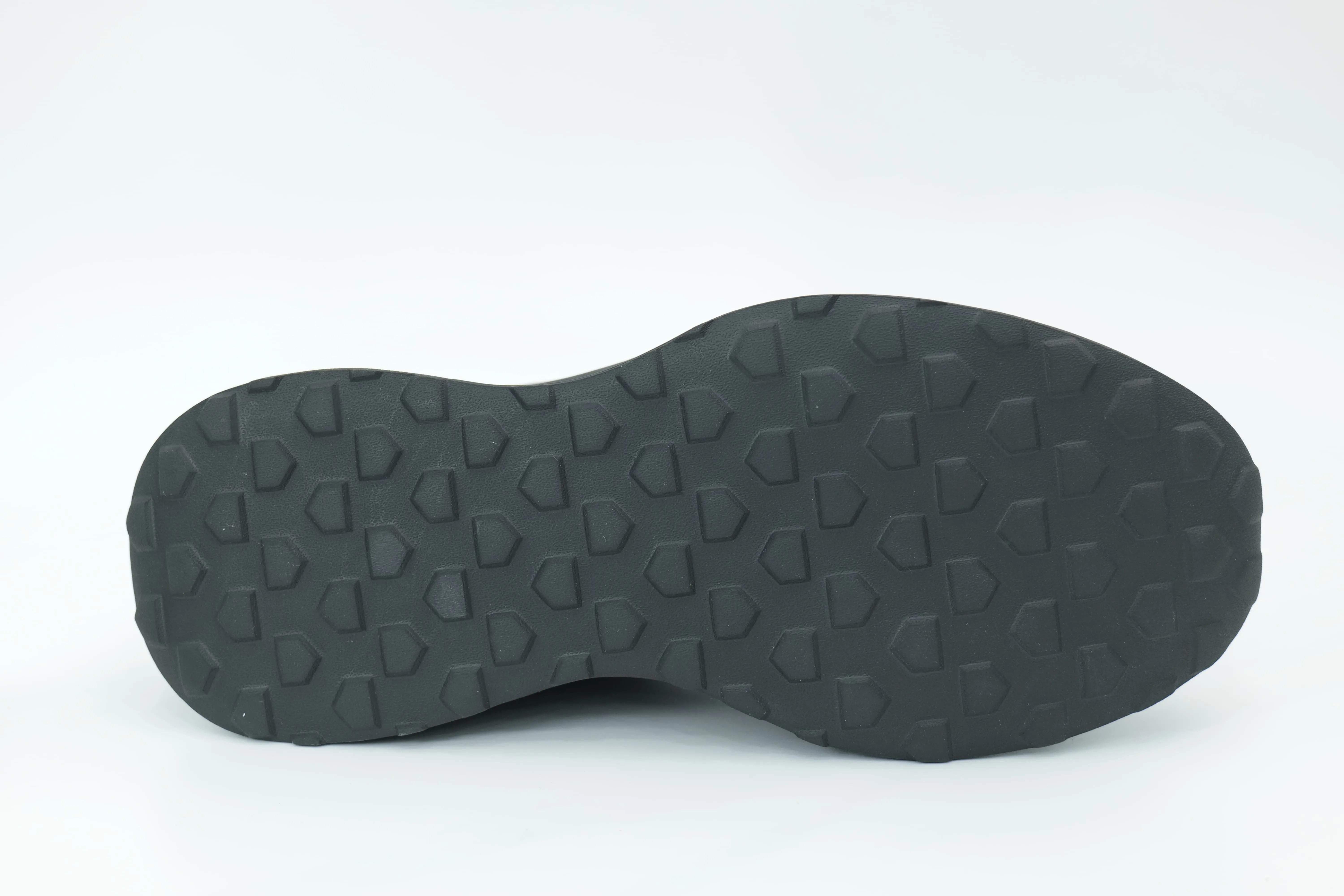 Sports shoes