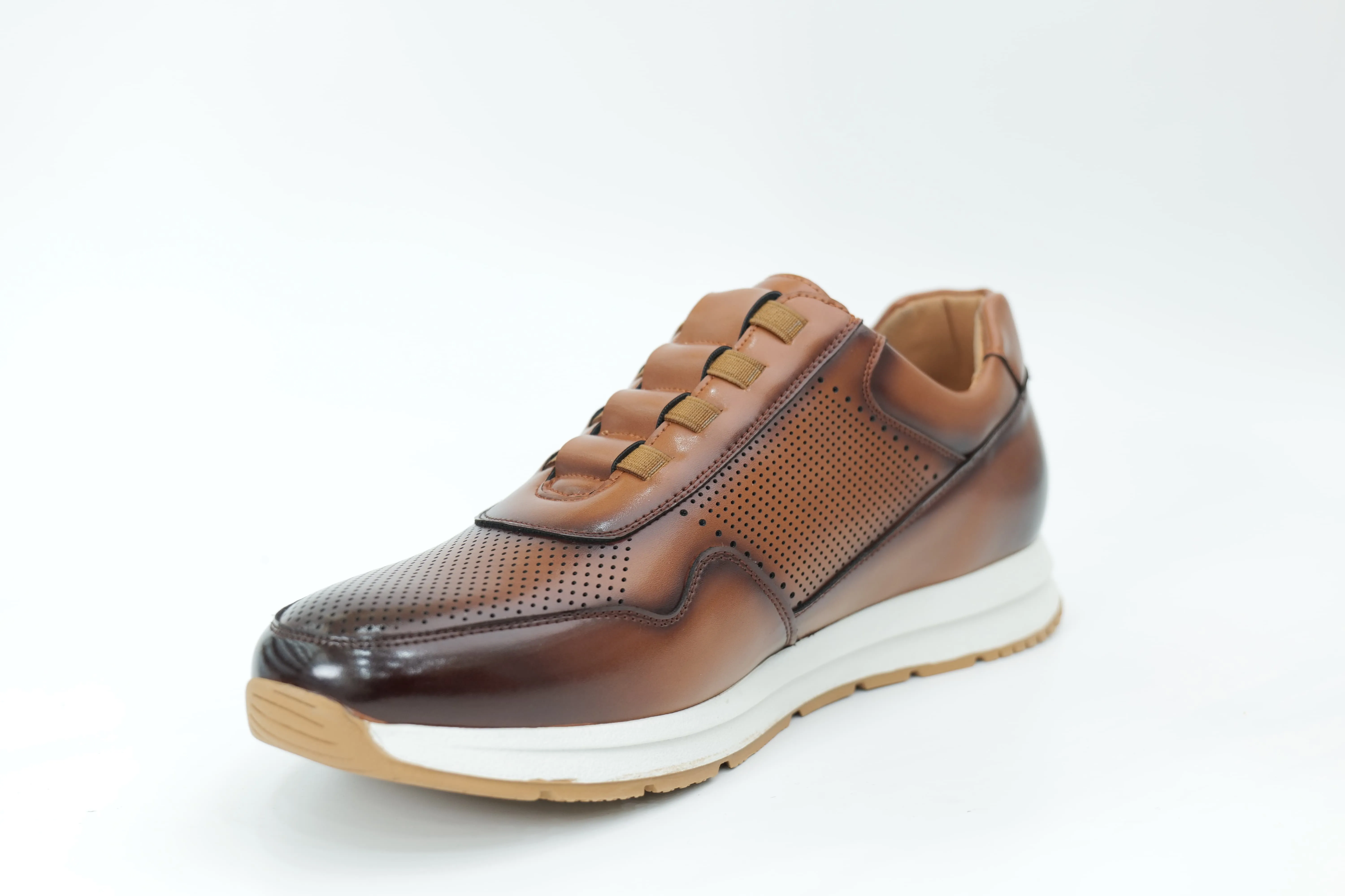 Sports shoes