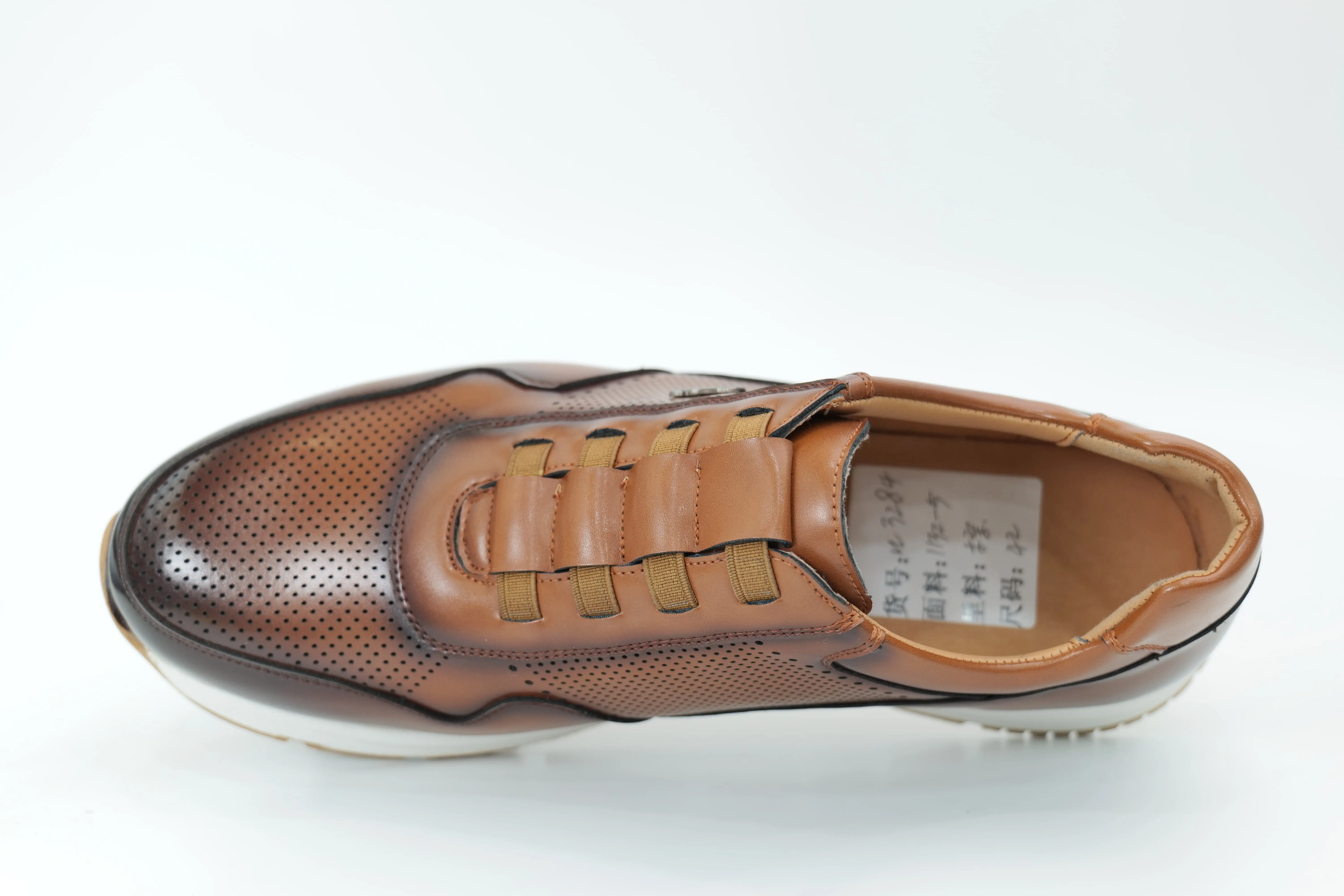 Sports shoes