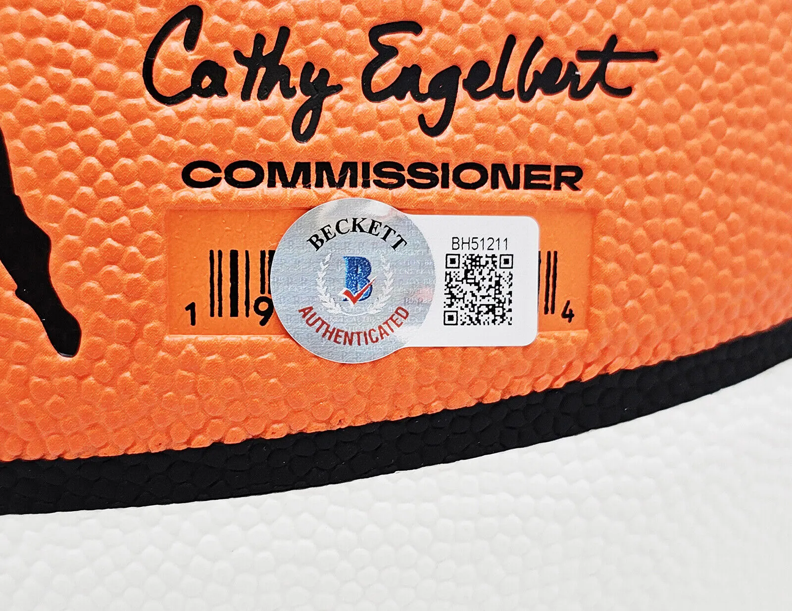 SUE BIRD AUTOGRAPHED WHITE PANEL BASKETBALL STORM 4X WNBA CHAMPS BECKETT 214844