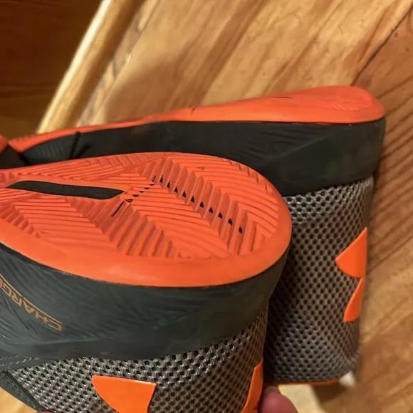 Under Armour Micro G Torch shoes 7 boy’s basketball mid top mesh gray orange EUC