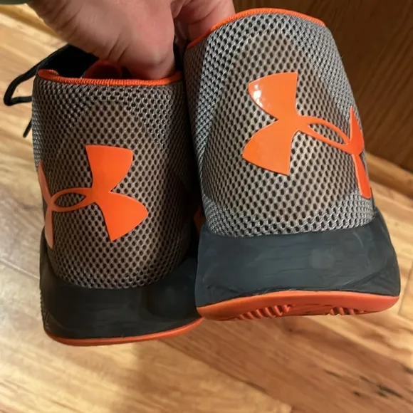 Under Armour Micro G Torch shoes 7 boy’s basketball mid top mesh gray orange EUC